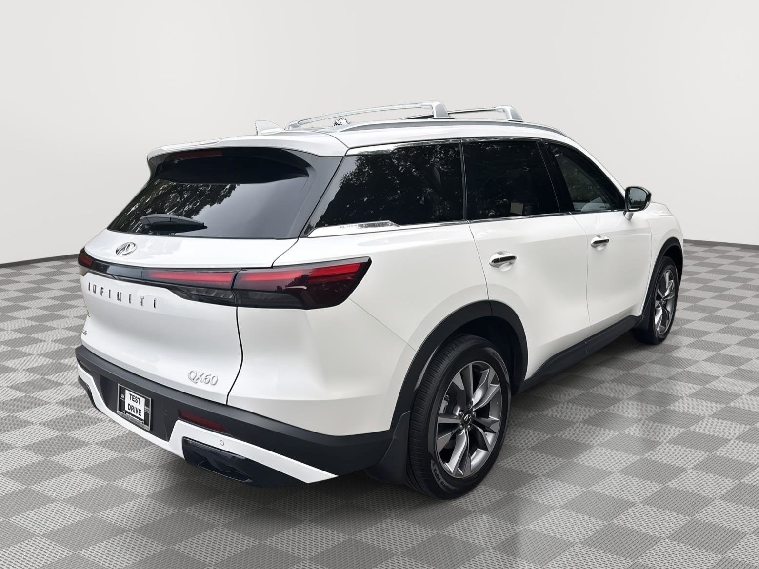 Certified 2025 INFINITI QX60 Luxe w/ Vision Package image 5