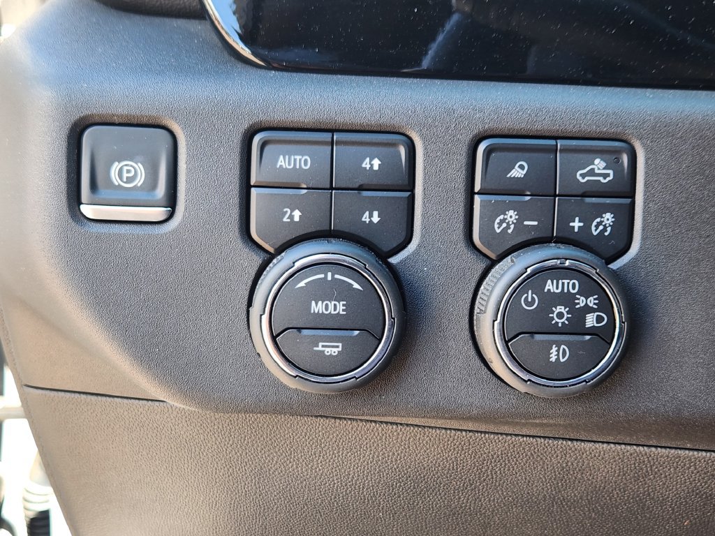 Used 2024 Chevrolet Silverado 1500 LT Trail Boss w/ Convenience Package II AWD/4WD image 22