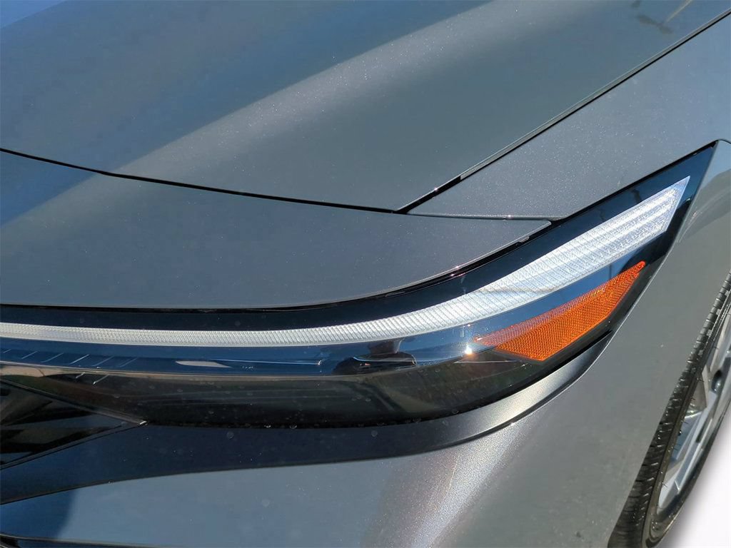 New 2026 Hyundai Elantra Limited FWD image 10