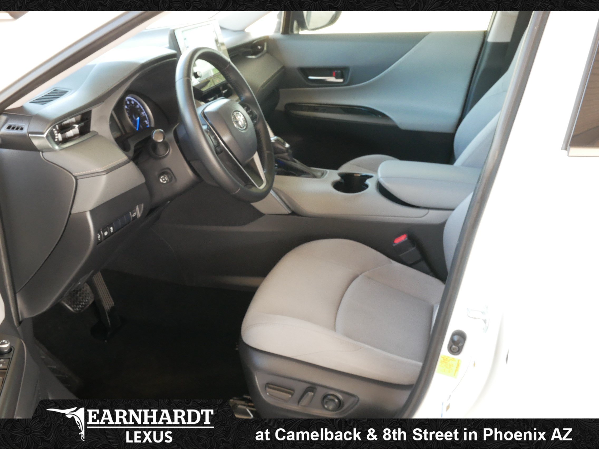 Used 2021 Toyota Venza LE w/ Carpet Mat Package (TMS) AWD/4WD image 4