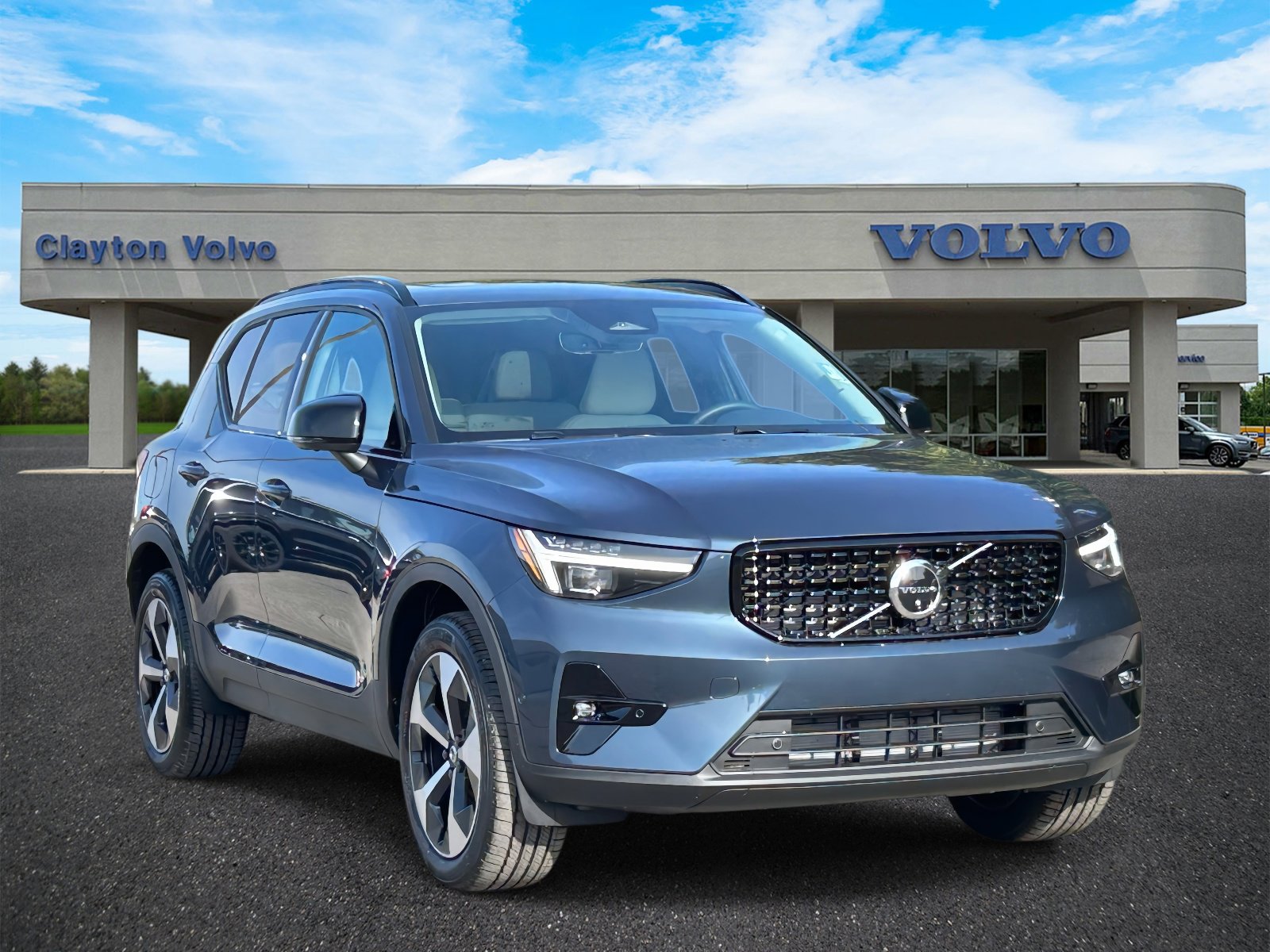 New 2026 Volvo XC40 B4 Plus w/ Protection Package Premier