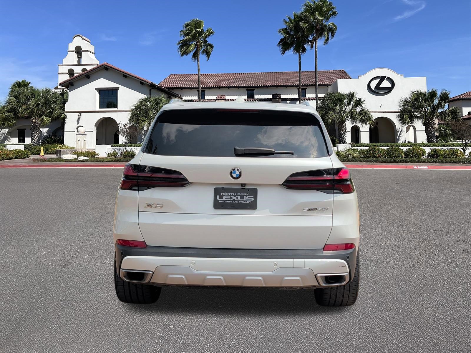Used 2024 BMW X5 sDrive40i w/ Premium Package RWD image 3