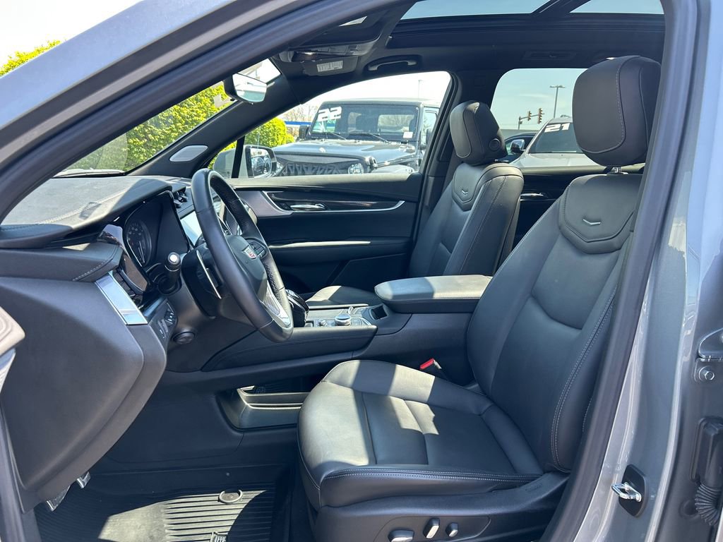 Used 2024 Cadillac XT6 Sport w/ Technology Package AWD/4WD image 17