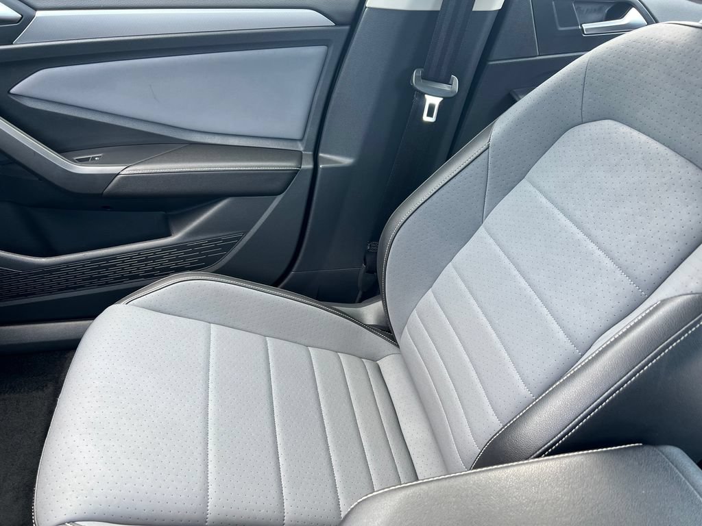 Used 2025 Volkswagen Jetta SE FWD image 29
