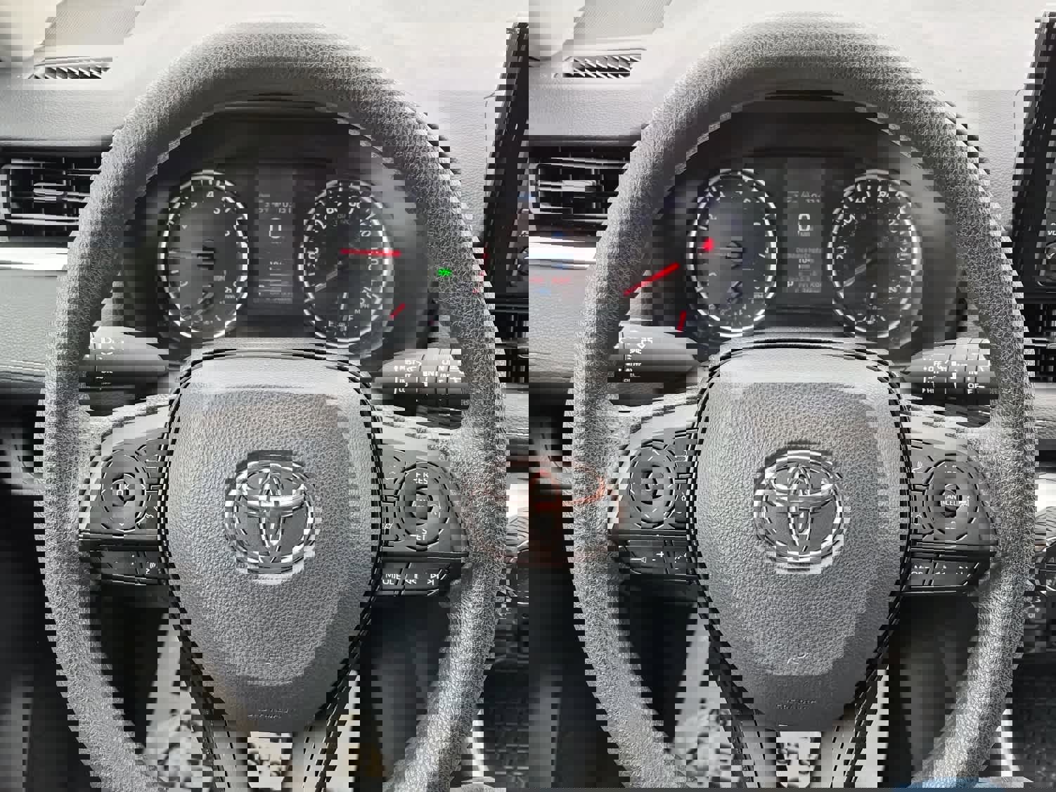 Used 2022 Toyota RAV4 XLE image 15