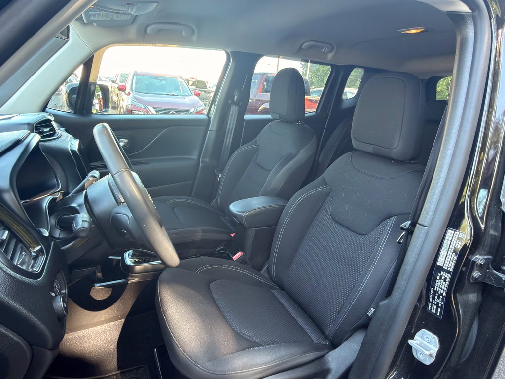 Used 2023 Jeep Renegade Altitude AWD/4WD image 11