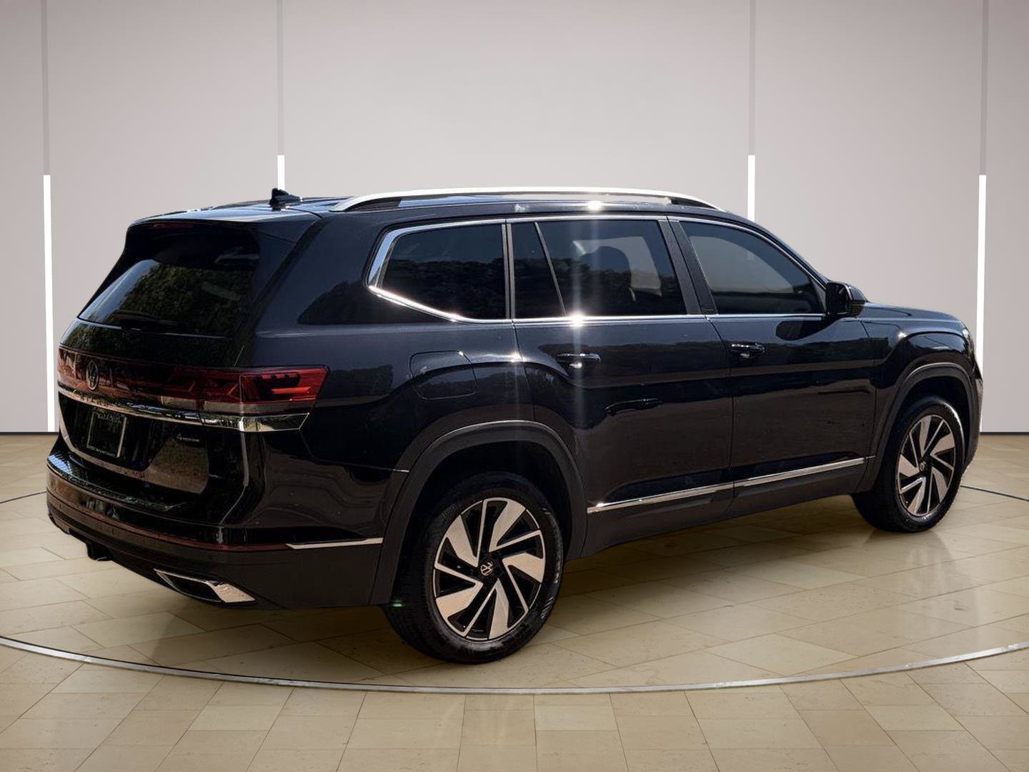 Used 2024 Volkswagen Atlas SEL AWD/4WD image 40