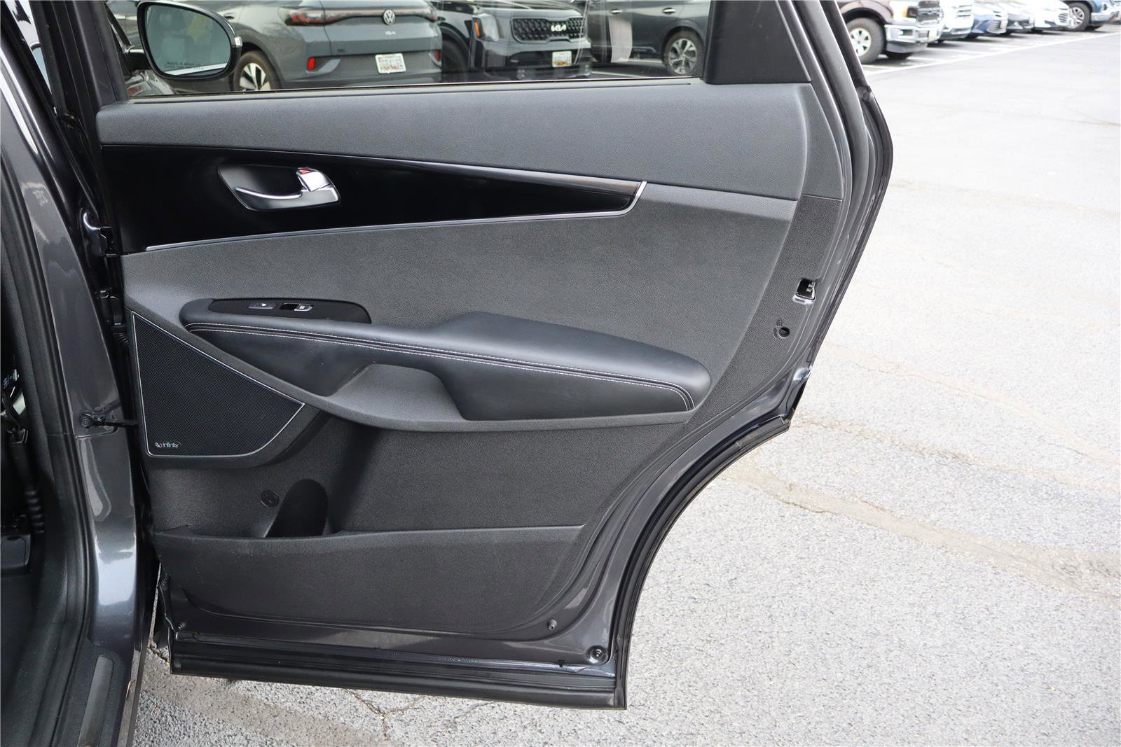 Used 2018 Kia Sorento SX image 32