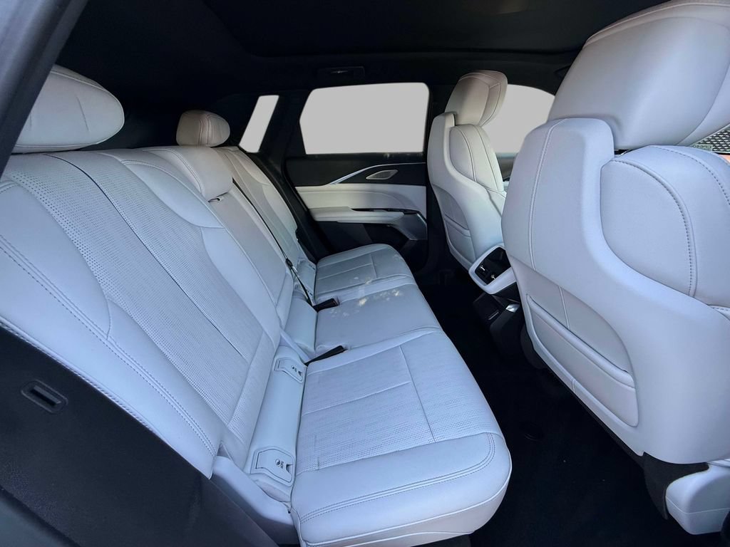 Used 2024 Cadillac Lyriq Luxury RWD image 16