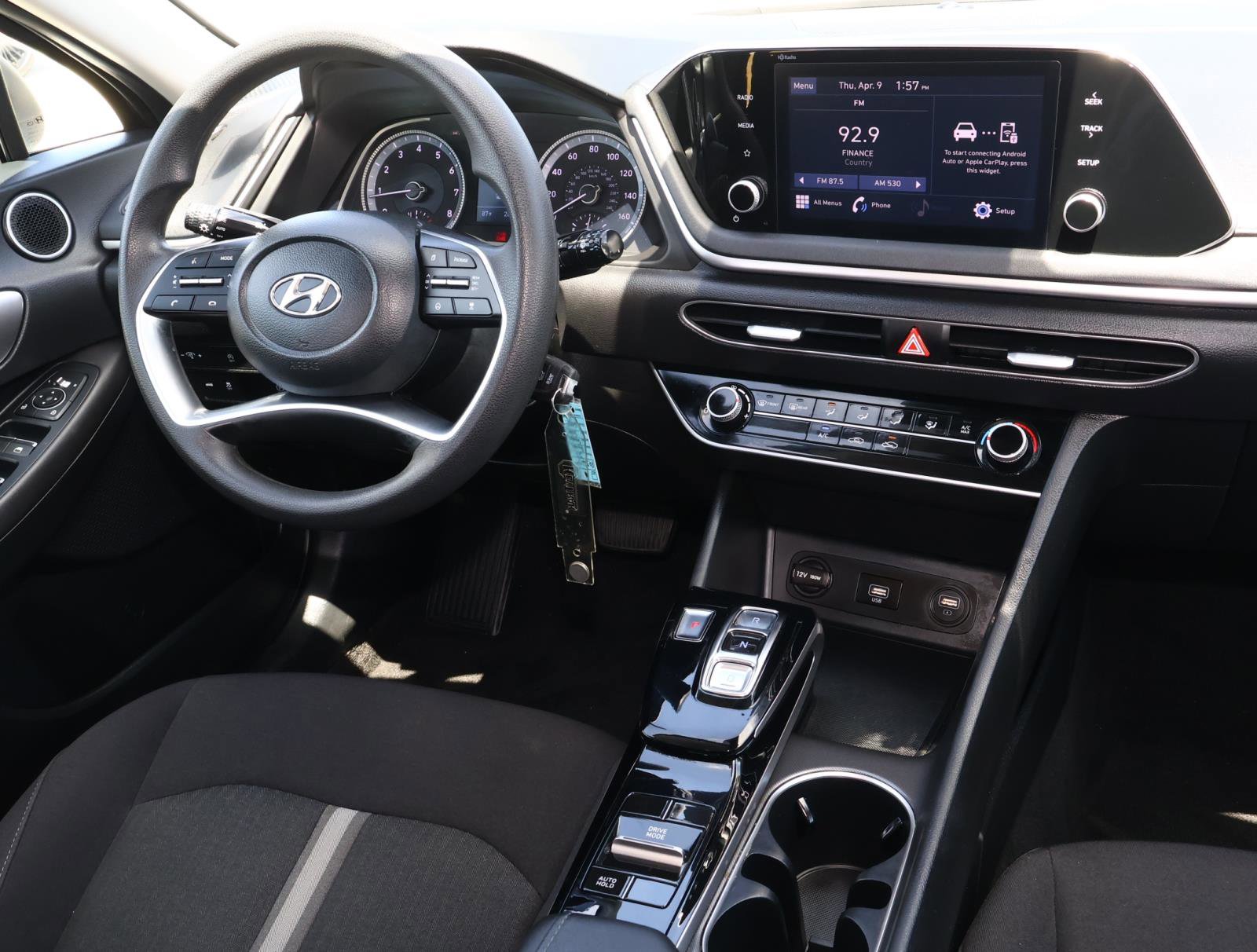 Used 2023 Hyundai Sonata SE w/ Preferred Accessory Package image 9