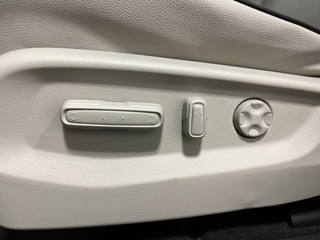 New 2026 Honda Odyssey Touring image 14