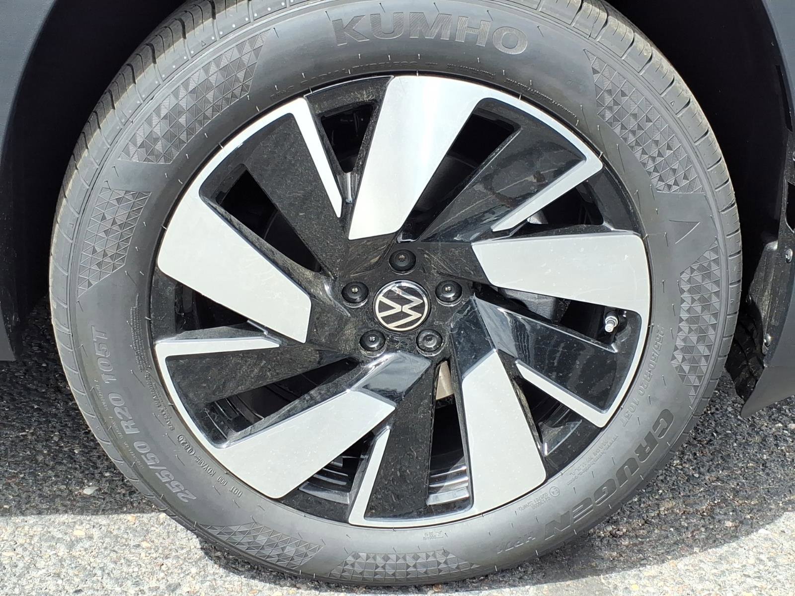 New 2026 Volkswagen Atlas Cross Sport SE image 8