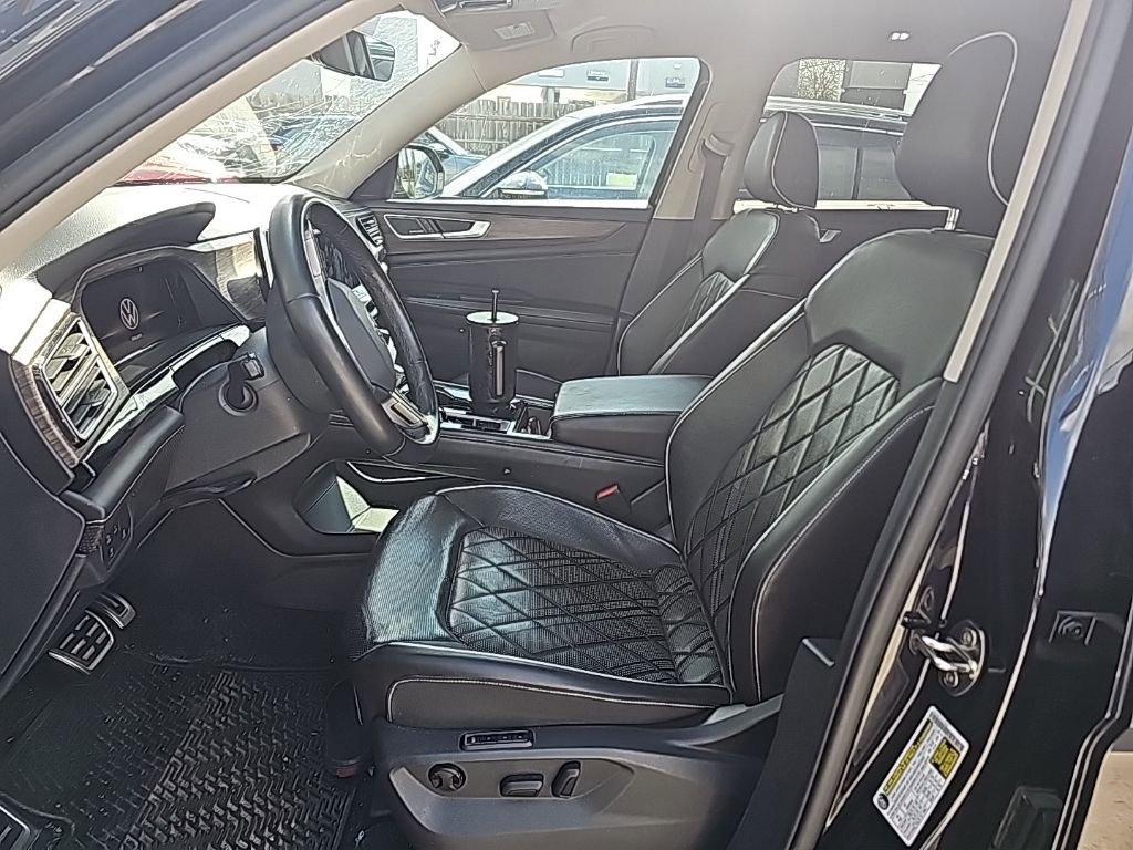 Used 2024 Volkswagen Atlas SEL Premium R-Line image 11