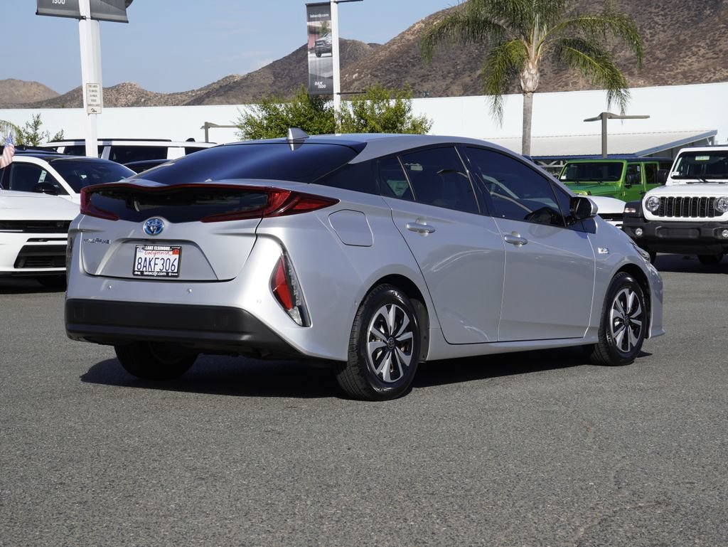 Used 2017 Toyota Prius Prime Advanced w/ Carpet Mat Package FWD image 4