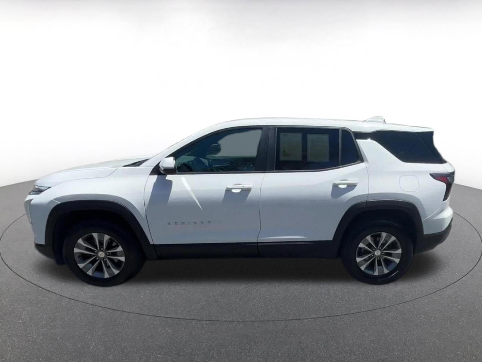 Used 2025 Chevrolet Equinox LT FWD image 9