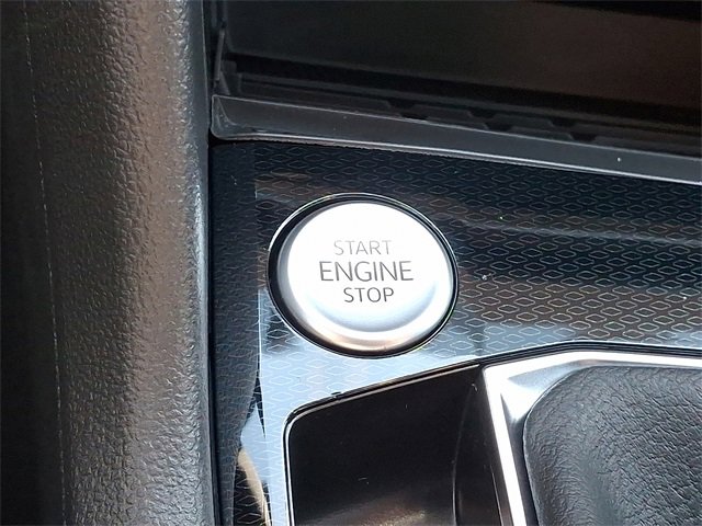 New 2025 Volkswagen Taos SE image 18