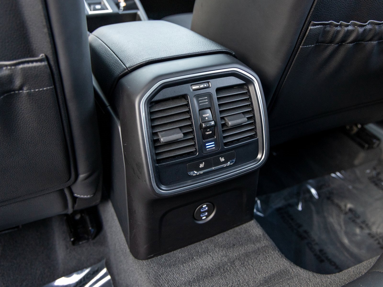 Certified 2025 Porsche Macan image 38