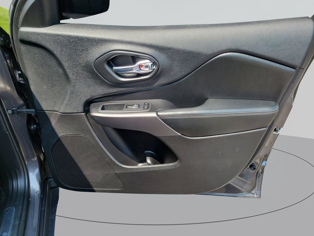 Used 2020 Jeep Cherokee Limited FWD image 38