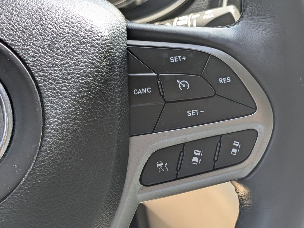 Used 2019 Jeep Cherokee Limited w/ Luxury Group image 27