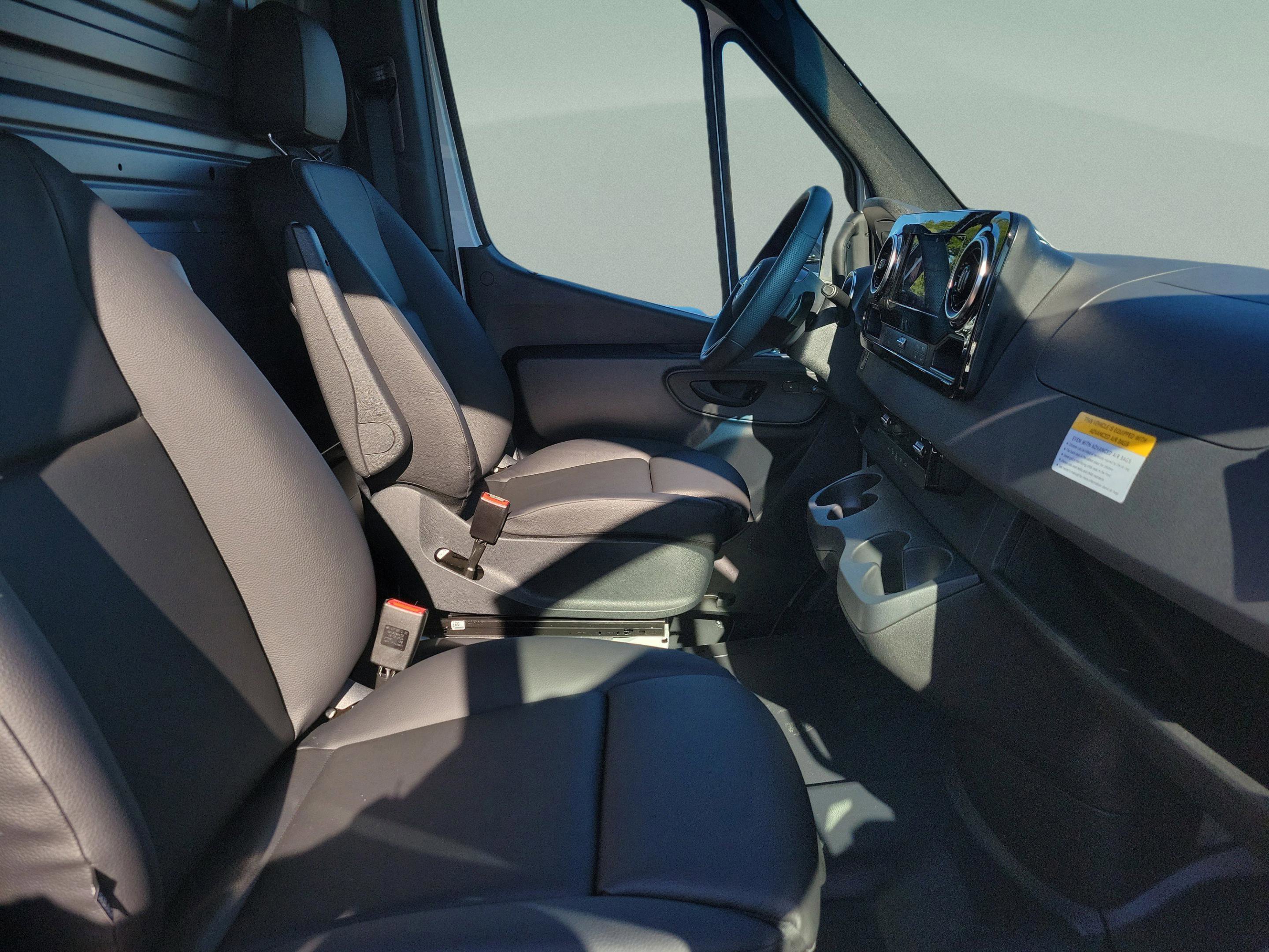Used 2025 Mercedes-Benz Sprinter 2500 image 6