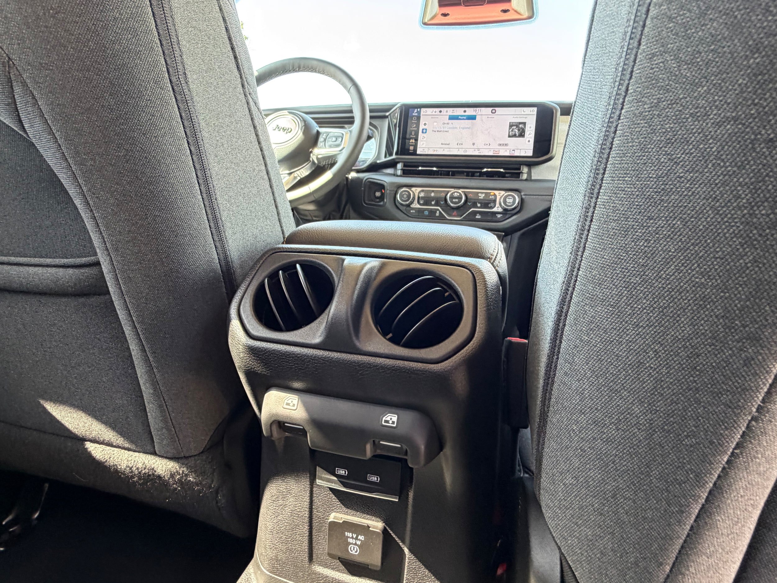 Used 2025 Jeep Wrangler Unlimited Sahara AWD/4WD image 16