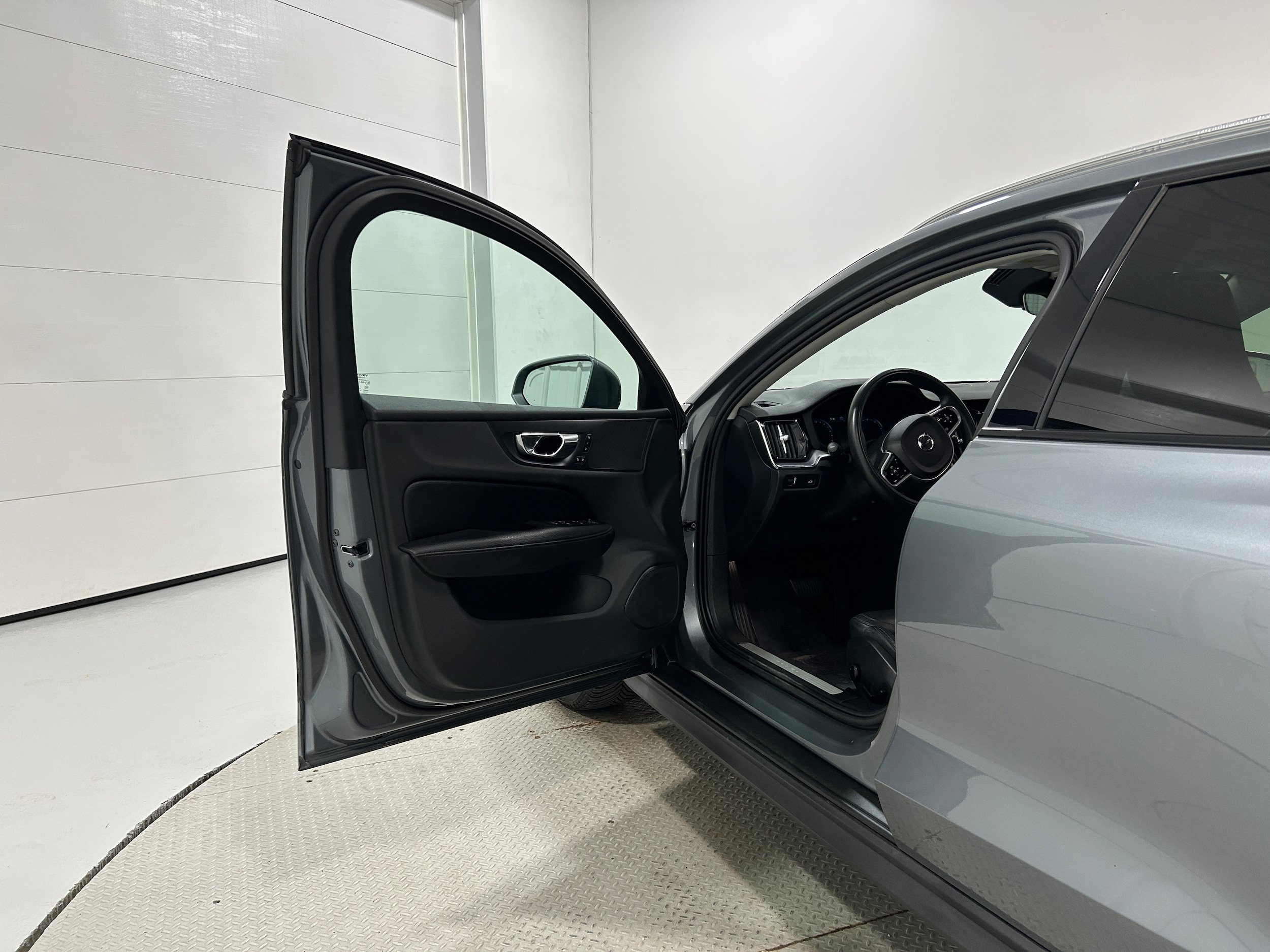 Used 2020 Volvo V60 T5 Cross Country AWD/4WD image 22
