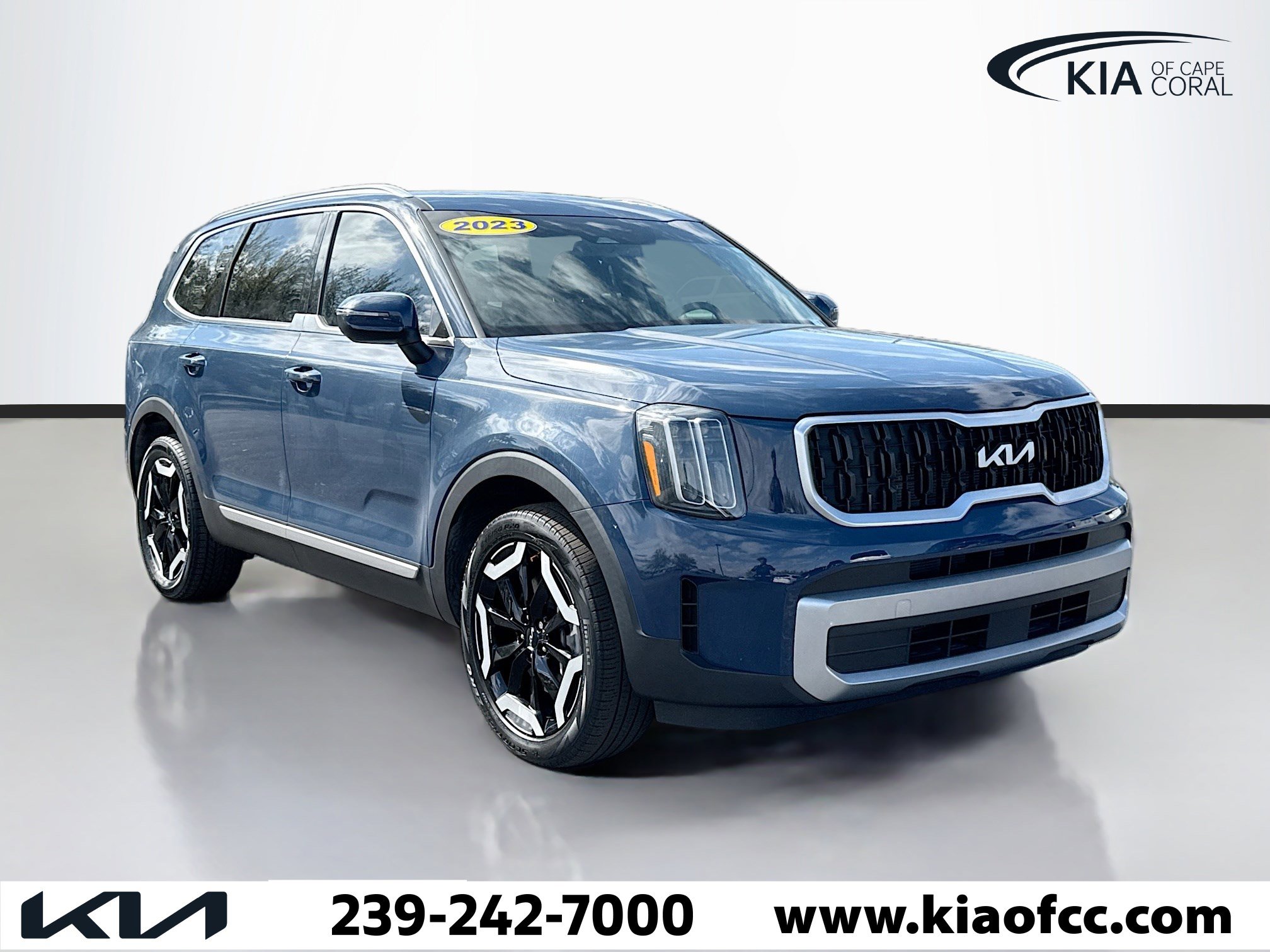 Used 2023 Kia Telluride EX w/ EX Captain's Chair Package