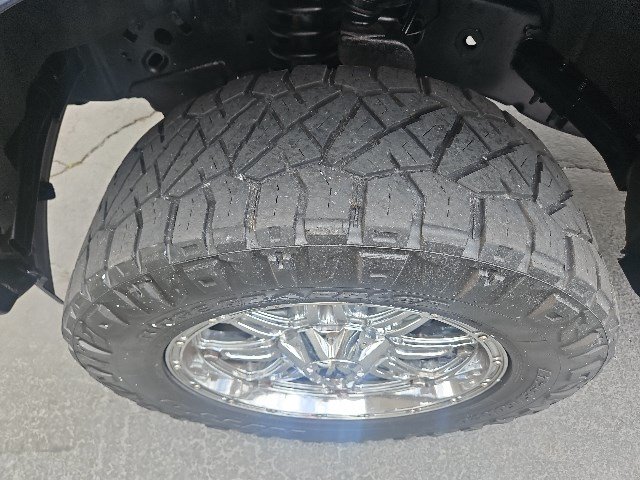 Used 2017 Ford F150 Platinum w/ Equipment Group 701A Luxury AWD/4WD image 6