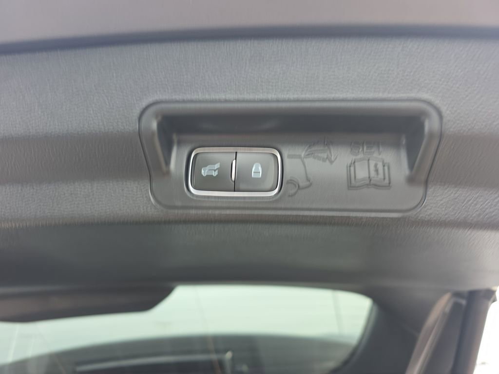 Certified 2023 Ford Explorer XLT w/ Equipment Group 202A image 13