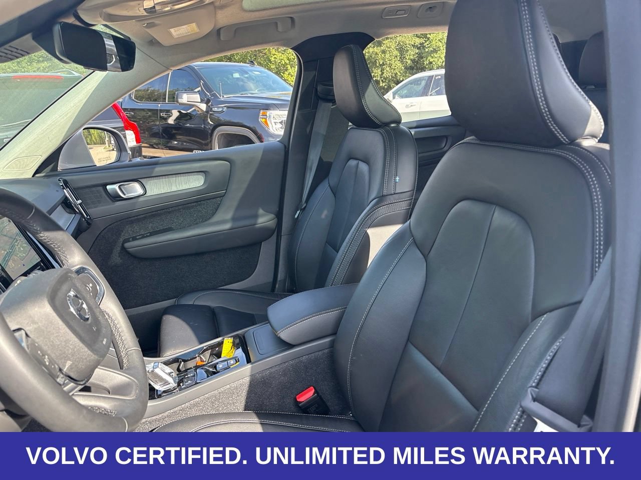 Certified 2023 Volvo XC40 B5 Plus w/ Protection Package Premier AWD/4WD image 17