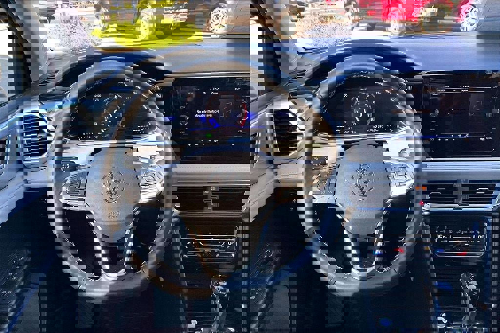 New 2026 Volkswagen Taos SE AWD/4WD image 4