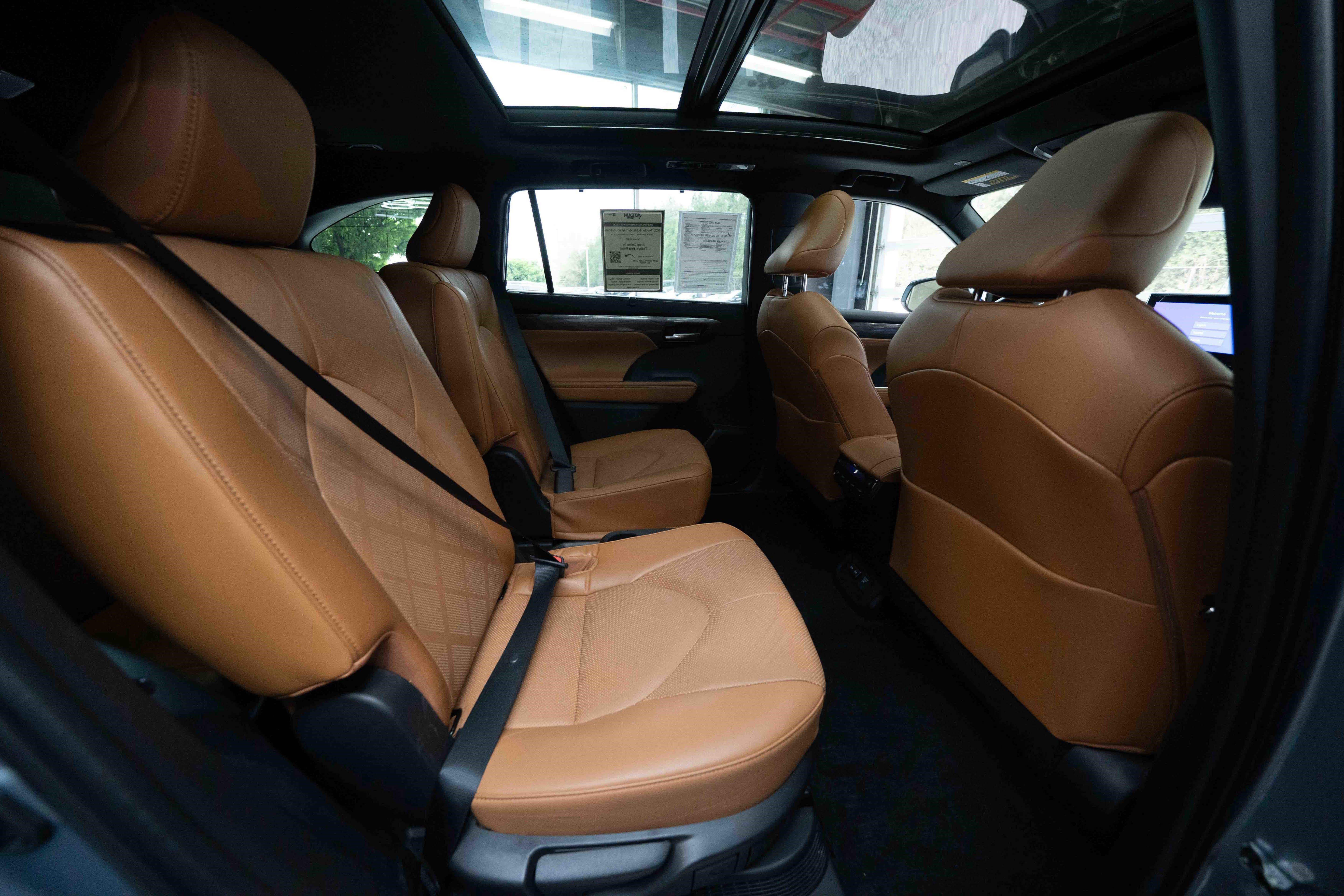 Used 2023 Toyota Highlander Platinum AWD/4WD image 25