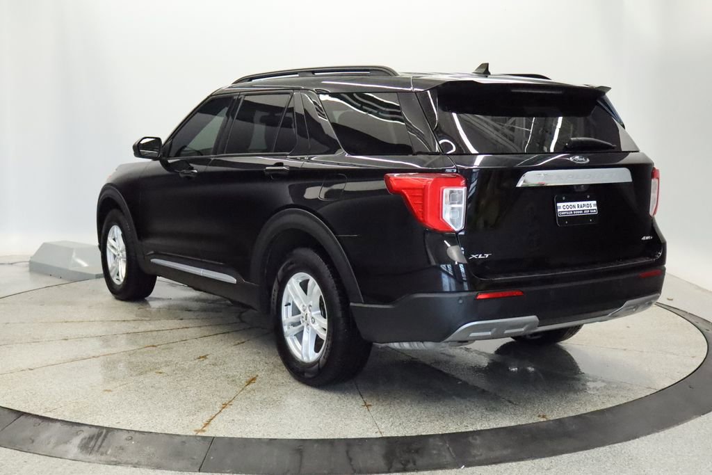 Used 2023 Ford Explorer XLT w/ Equipment Group 202A AWD/4WD image 3