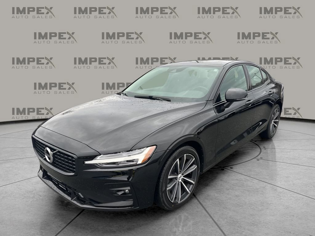 Used 2021 Volvo S60 T5 Momentum w/ Premium Package image 1