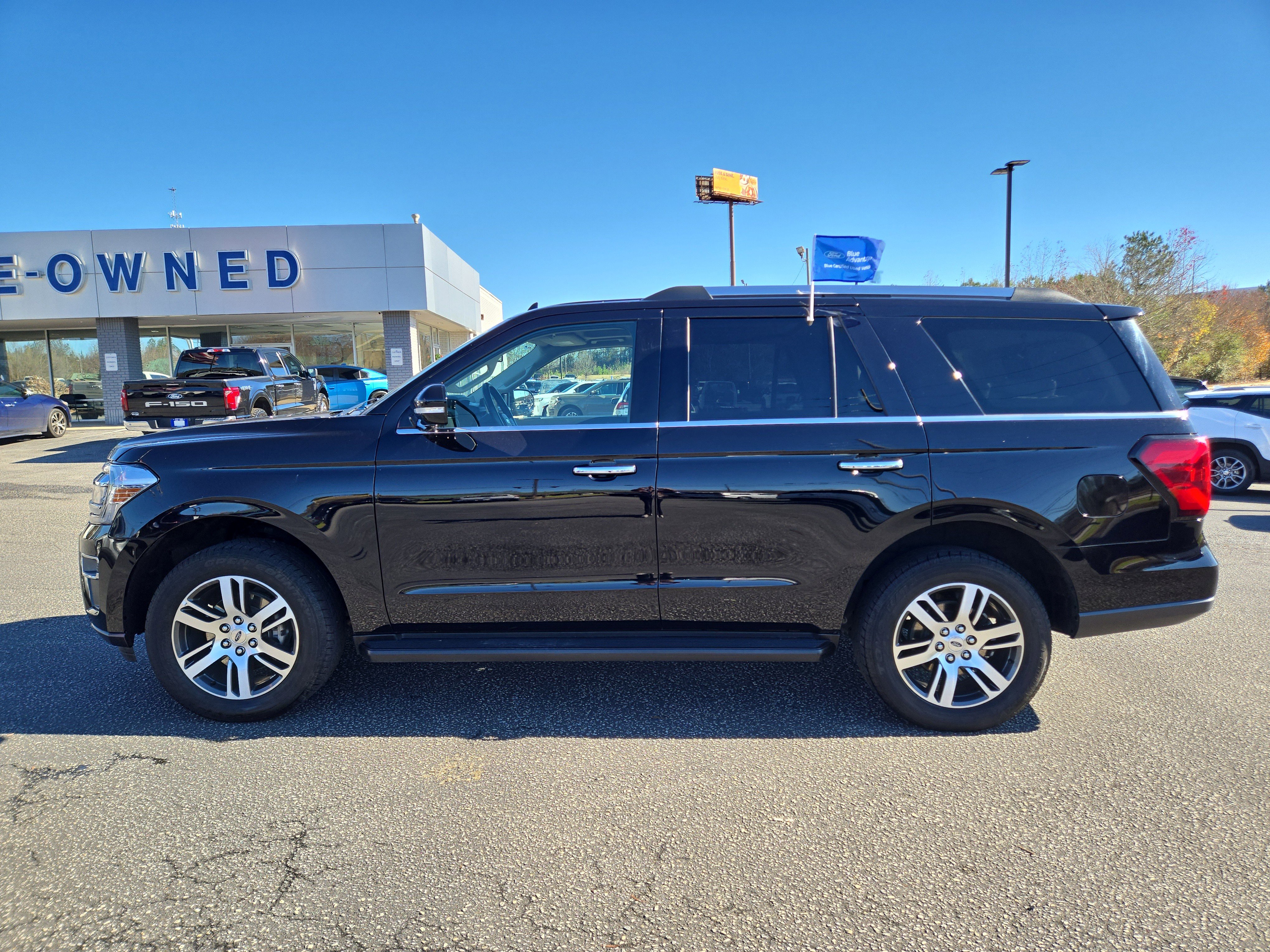 Certified 2024 Ford Expedition Limited image 10