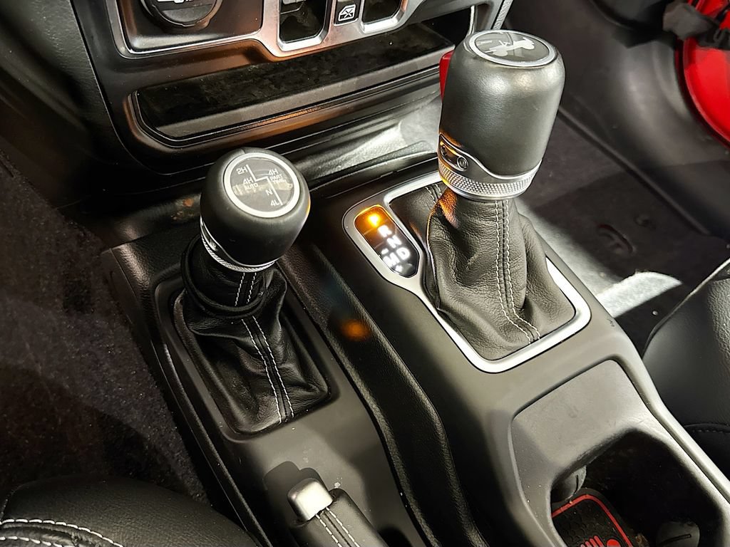 Used 2023 Jeep Wrangler Unlimited Sahara AWD/4WD image 18
