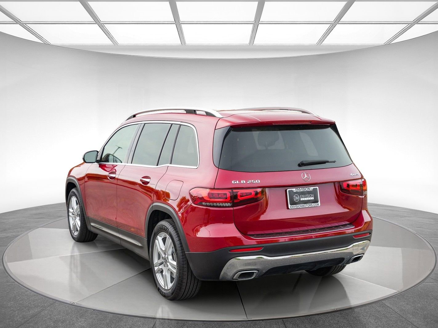 Used 2021 Mercedes-Benz GLB 250 4MATIC image 2