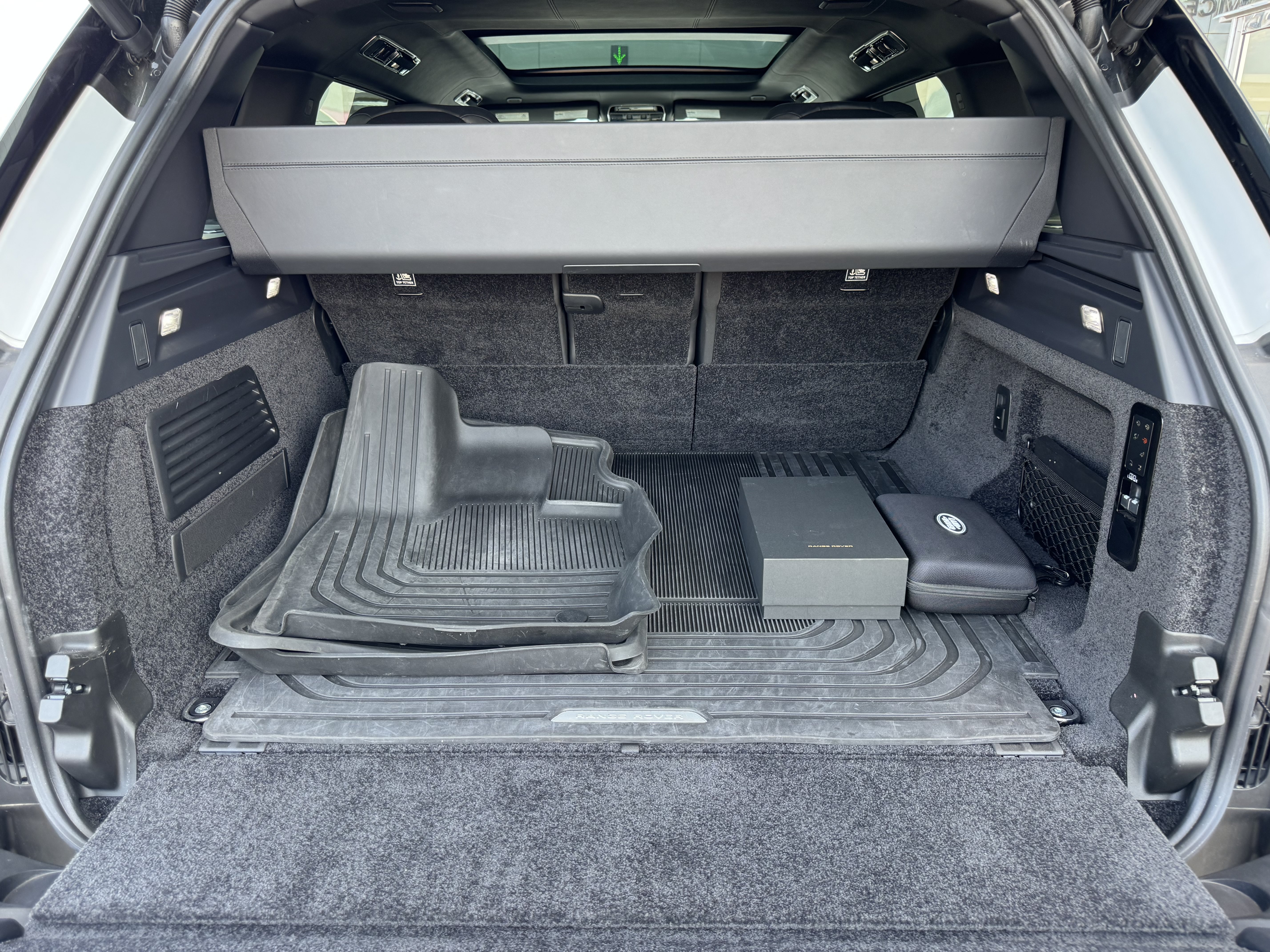 Certified 2025 Land Rover Range Rover SV AWD/4WD image 43