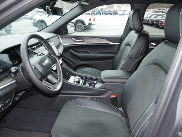 New 2026 Jeep Grand Cherokee Altitude AWD/4WD image 2