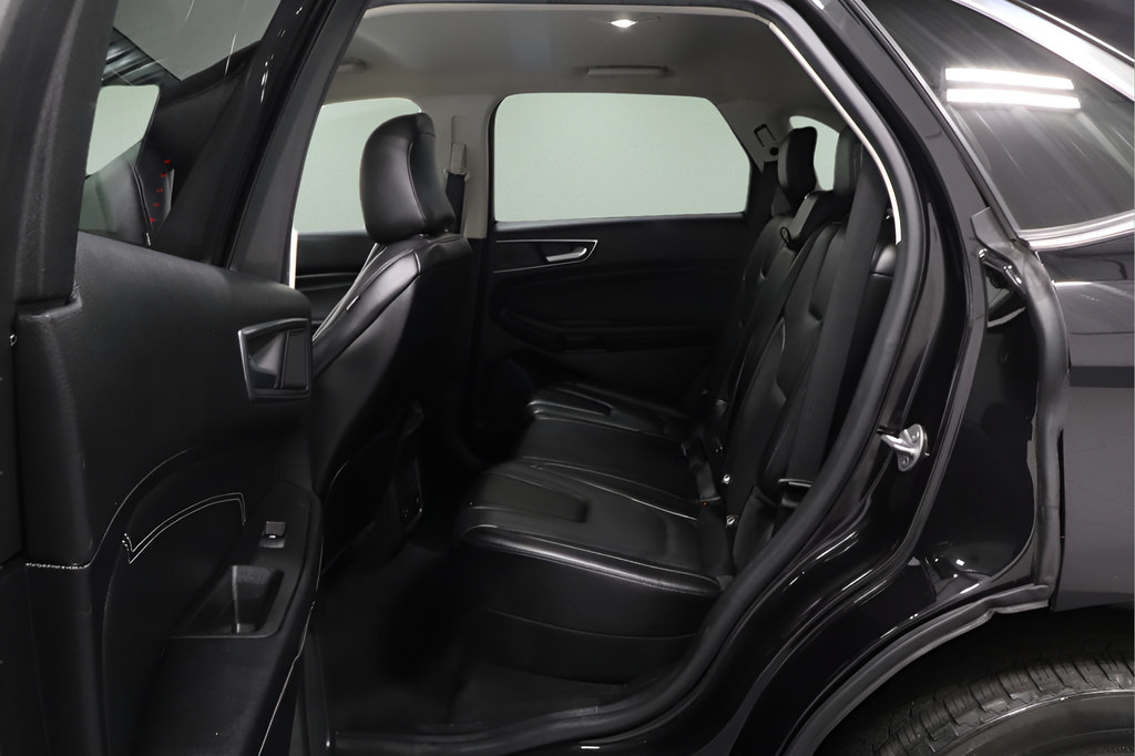 Used 2022 Ford Edge Titanium AWD/4WD image 13