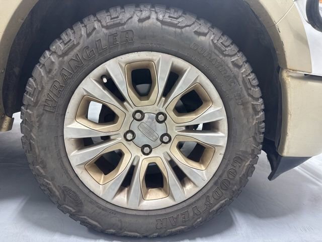 Used 2014 RAM 1500 Laramie Longhorn RWD image 4