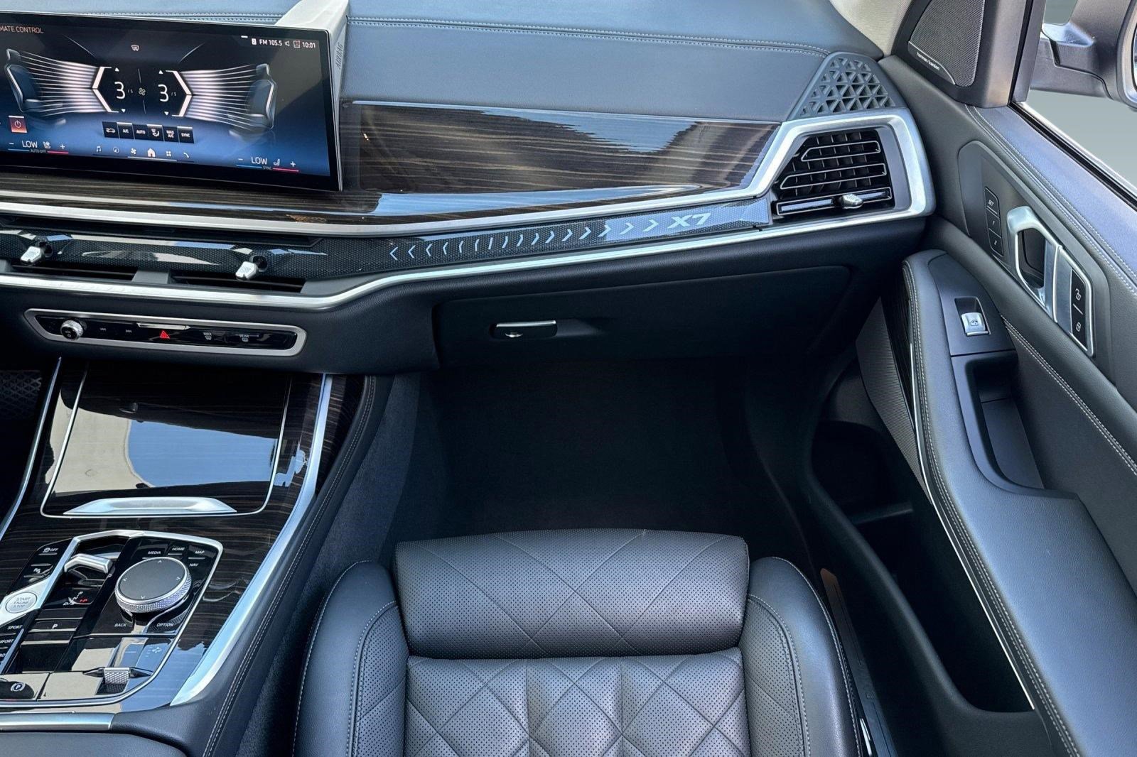 Used 2024 BMW X7 xDrive40i w/ Premium Package image 28