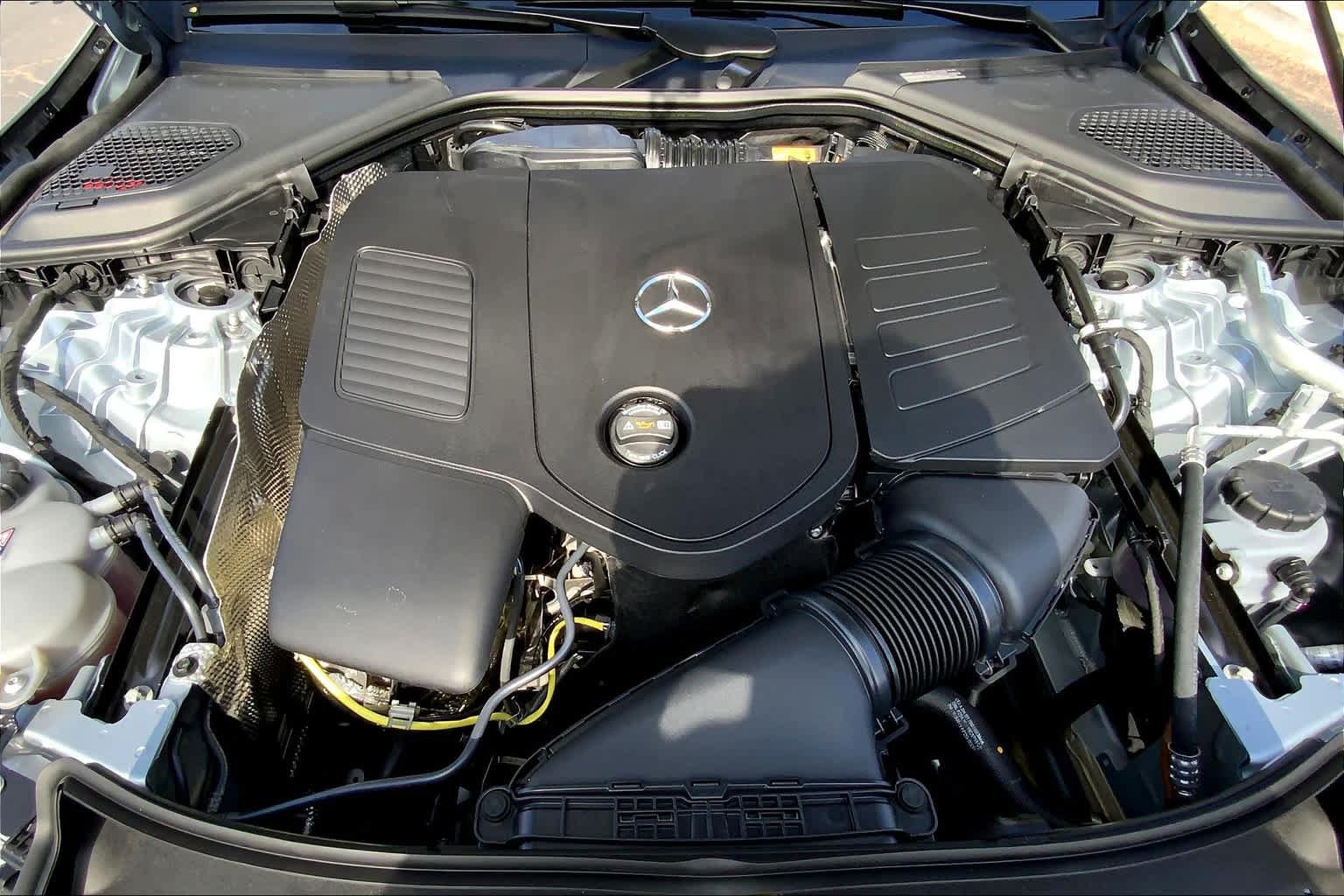 Used 2025 Mercedes-Benz E 350 4MATIC Sedan image 17
