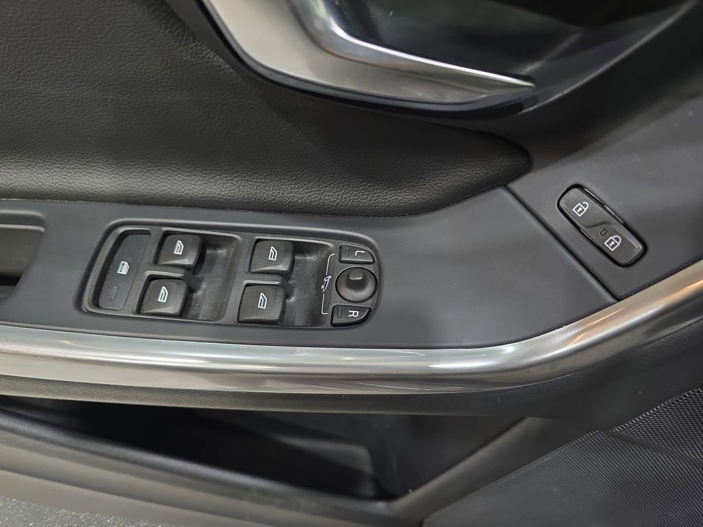 Used 2016 Volvo V60 T5 Cross Country w/ Convenience Package image 30