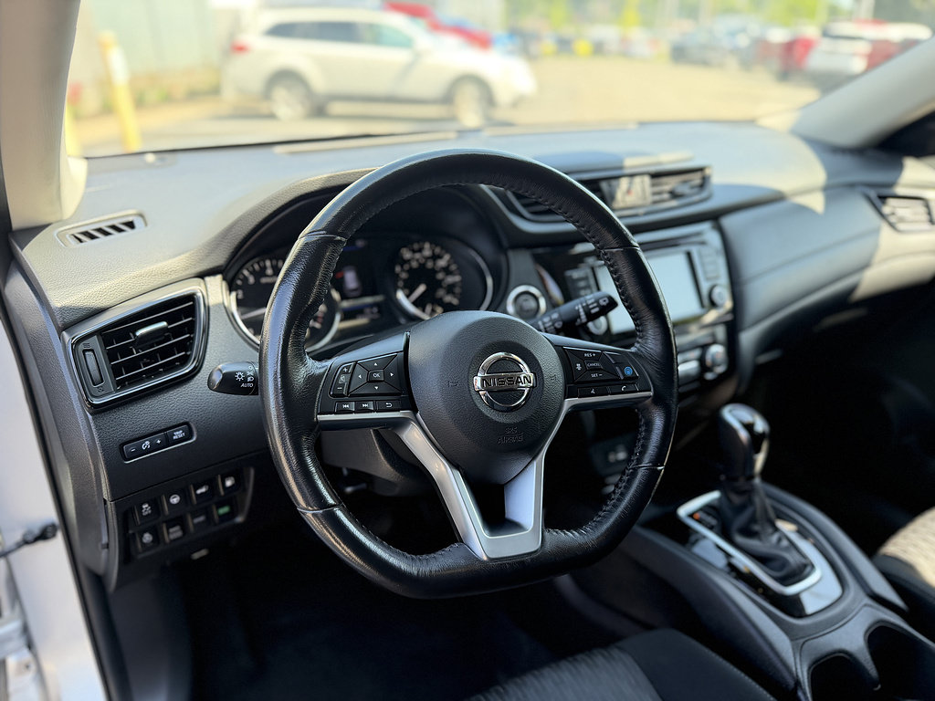 Used 2019 Nissan Rogue SV w/ Premium Package AWD/4WD image 13