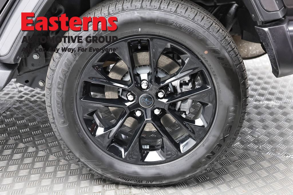 Used 2025 Jeep Wrangler Unlimited Sahara AWD/4WD image 8