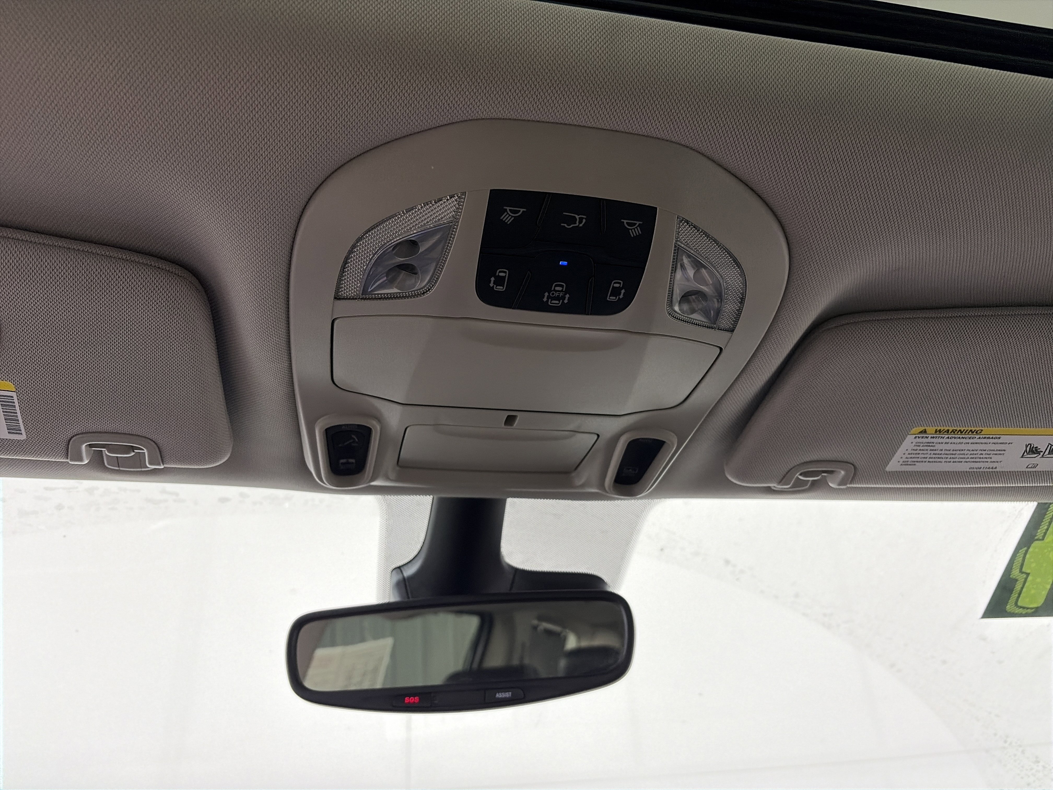 Used 2024 Chrysler Pacifica Limited image 37