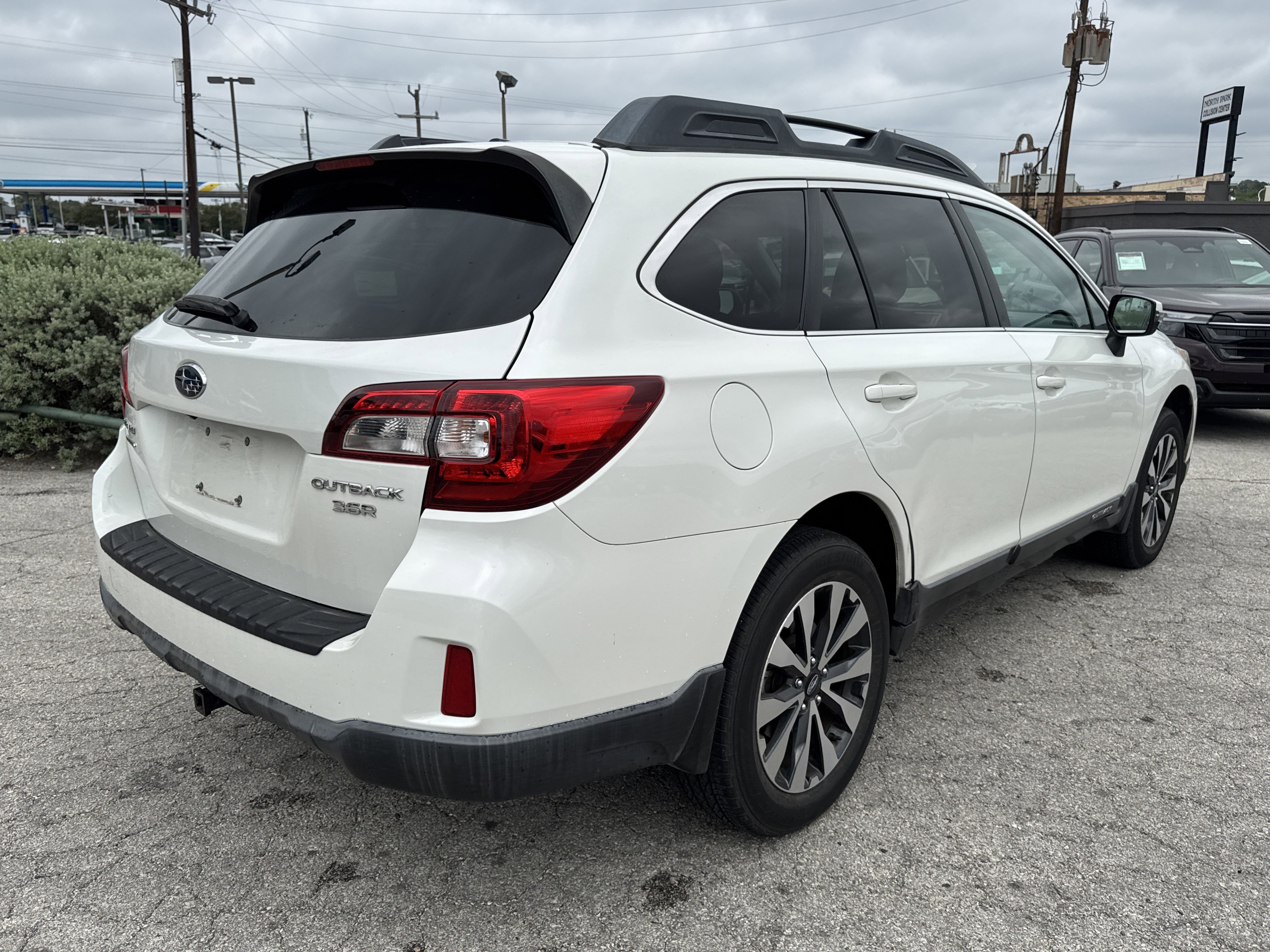 Used 2015 Subaru Outback 3.6R Limited AWD/4WD image 5