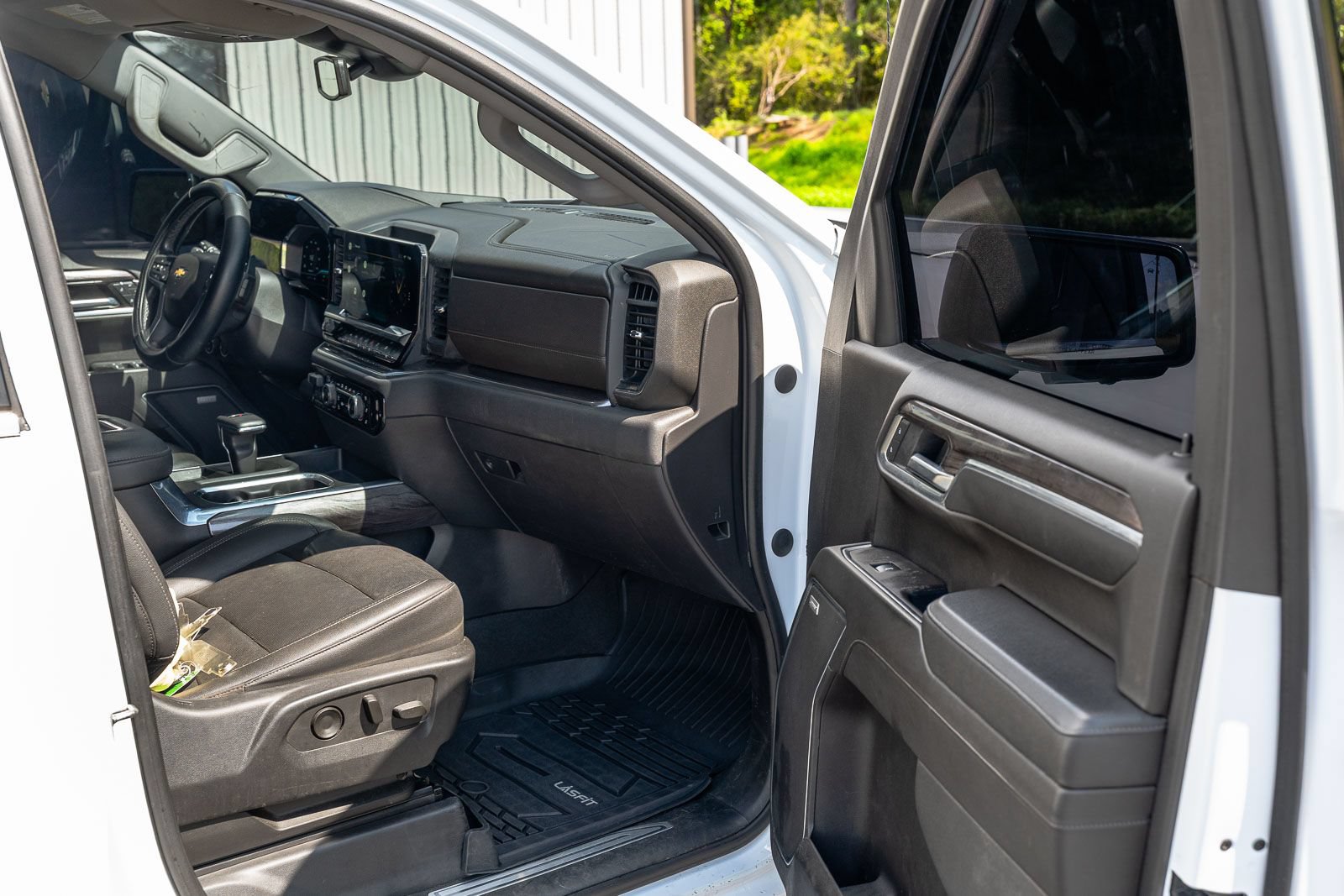 Used 2022 Chevrolet Silverado 1500 LTZ AWD/4WD image 11