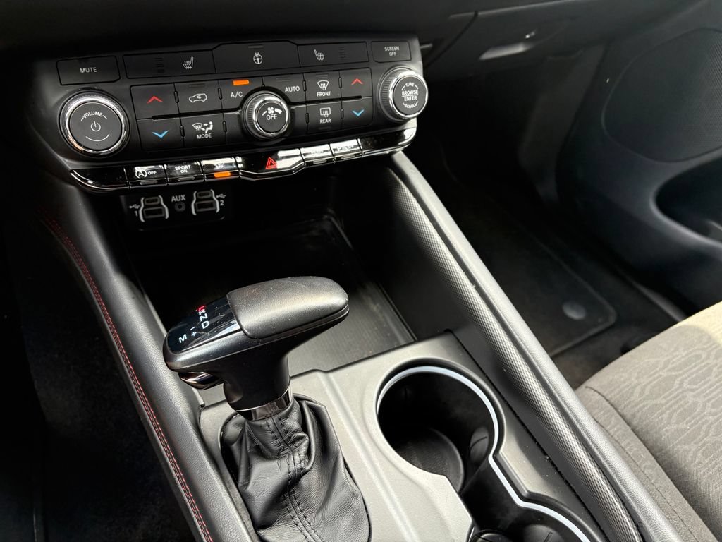Used 2025 Dodge Durango GT AWD/4WD image 16